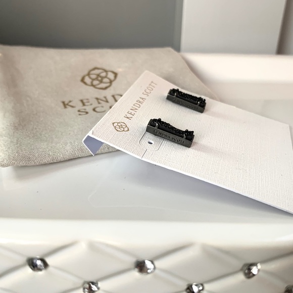 NWT Kendra Scott gunmetal drusy stud earrings - Picture 2 of 5